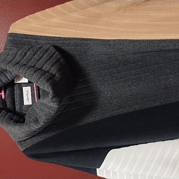 LeModa Cape - Picture 2 of 7